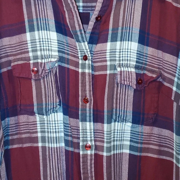 Red, blue and white flannel shirt - Picture 3 of 12